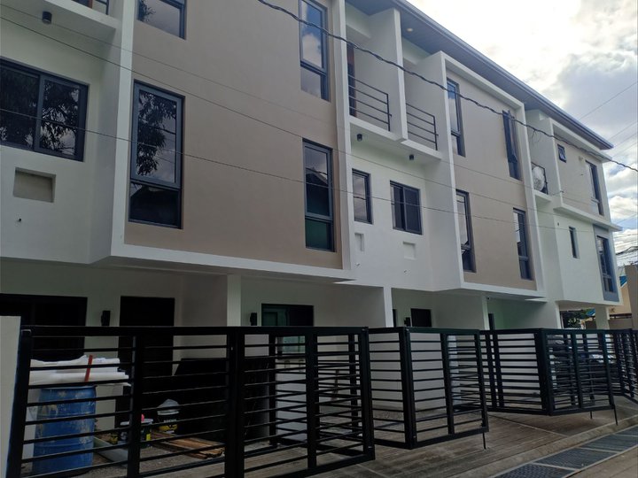 Modern Townhouse Unit For Sale  along Mindanao Avenue near SM North