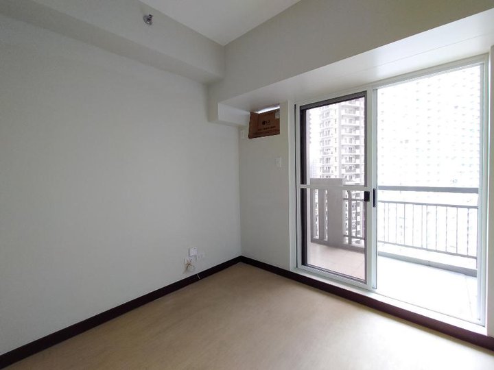 1 Bedroom Unfurnished Unit in Sheridan Towers, Sheridan St. Pasig City