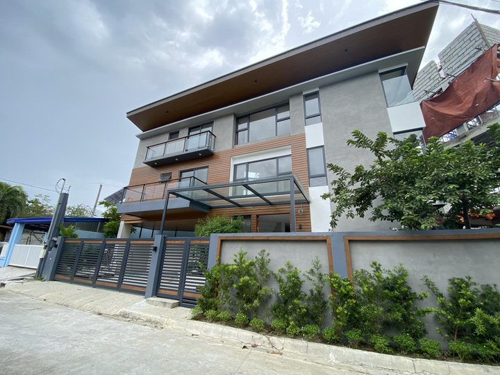 RFO 3 STOREY ELEGANT HOUSE WITH 5-BEDROOM FOR SALE IN CAINTA RIZAL