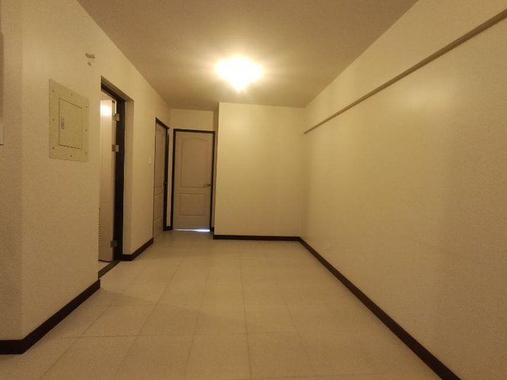 2 Bedrooms Unfurnished in Ivorywood Res. Acacia Estates Taguig City.