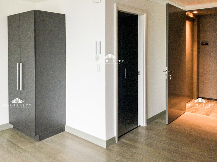 Poblacion, Makati City, Studio-Unit Condo for Sale in Makati City at Century Spire, Studio-Unit