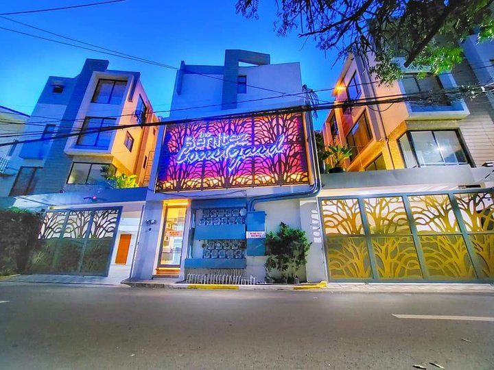 6-bedroom Townhouse For Sale in Manila Metro Manila