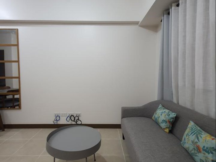 2 Bedrooms Fully Furnished in Infina Towers, Aurora Blvd. Quezon City.