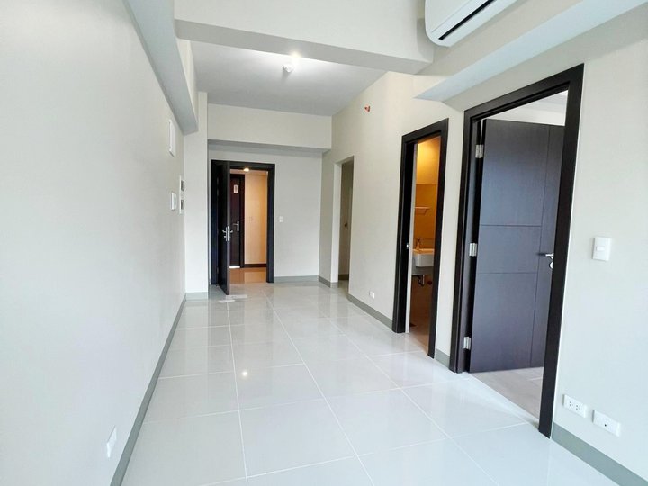 Rush Sale 46.5sqm 1 BR condo for sale in BGC Uptown Parksuites