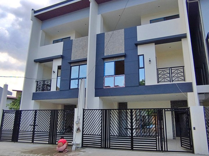 3 Storey Townhouse with 5 Bedrooms!! RFO Units