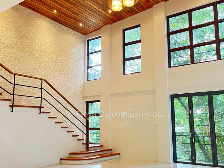 Expansive House Inside Town & Country Estate Antipolo