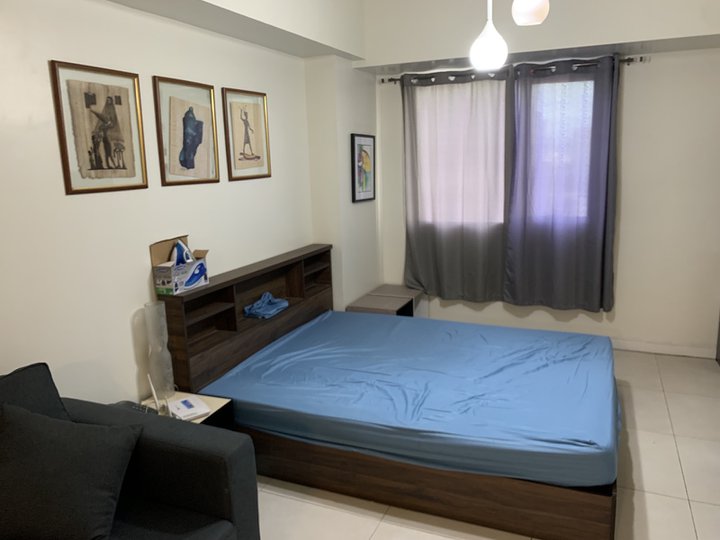 Junior 1-Bedroom Residential Condo for sale in Legazpi Village