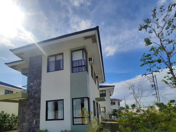 HOUSE AND LOT FOR SALE - in Parklane Vermosa Imus Cavite