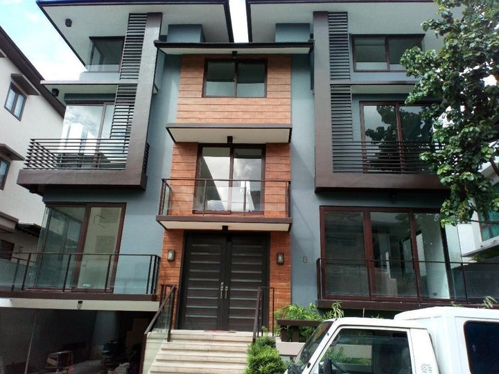 5 Bedroom House with Den for Rent in McKinley Hill Village, Taguig