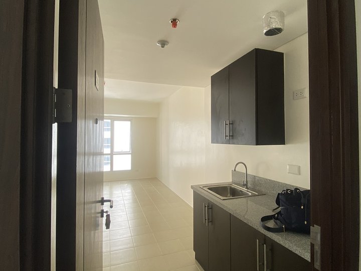 Rent to Own Condo 2 Bedroom 42 sqm with balcony in Rochester Garden, Pasig near BGC