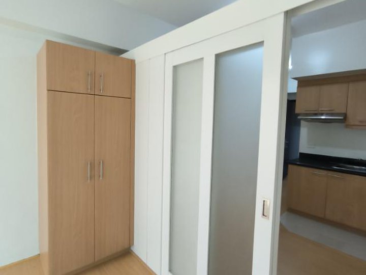 Ready For Occupancy 28.00 sqm Studio Residential Condo For Sale in Makati