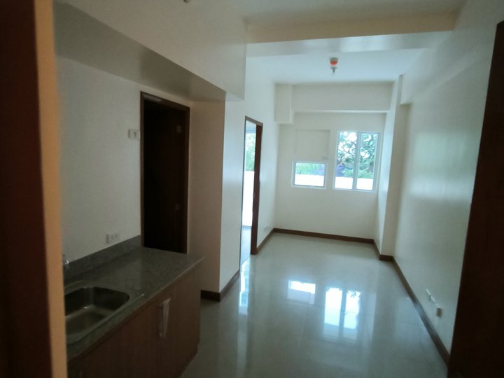 pet-friendly condo in pasay with big balcony near moa, dfa, smx, picc, owwa