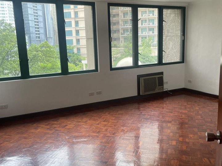 240 SQM 3-Bedroom Condo For Rent in Renaissance Tower 2000