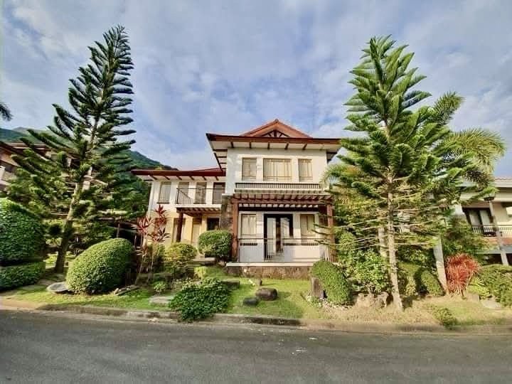 2-Storey Contemporary House and Lot with Loft for Sale in Tagaytay Midlands, Tagaytay Highlands