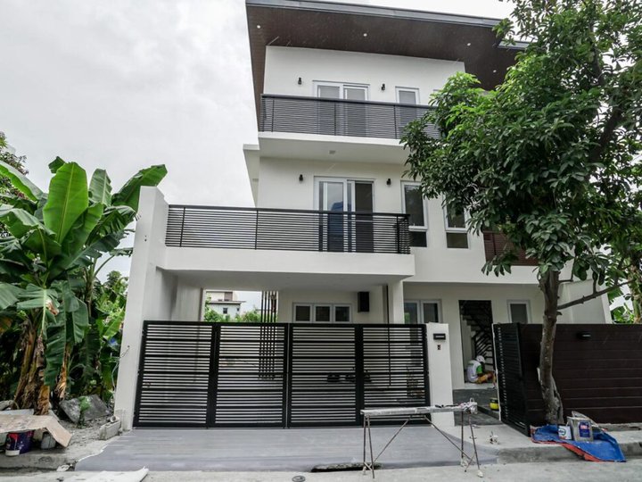 3 Storey Modern House and Lot for Sale