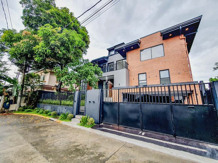 4-bedroom Single Detached House For Sale By Owner in Quezon City / QC