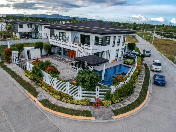 5-bedroom Single Detached House For Sale in San Juan Batangas