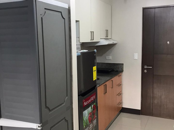 RUSH Studio Unit with Balcony for Sale in Manhattan Heights Cubao QC