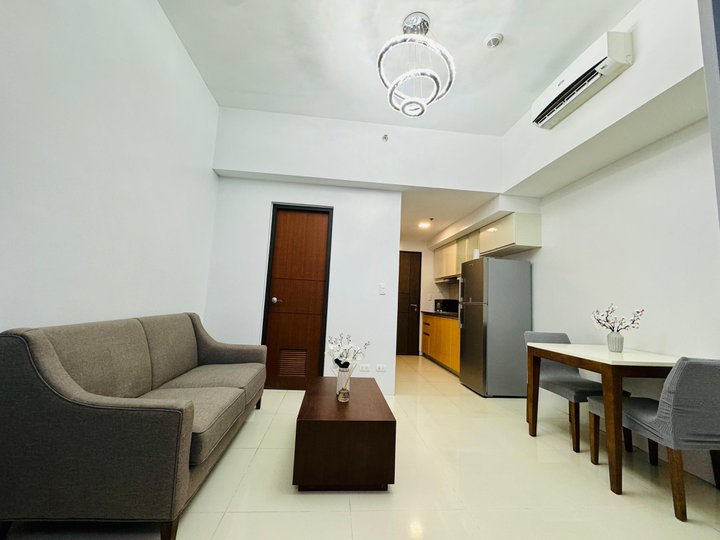 For Sale: 1BR Condo in BGC, Taguig at One Uptown Residences RUSH SALE!