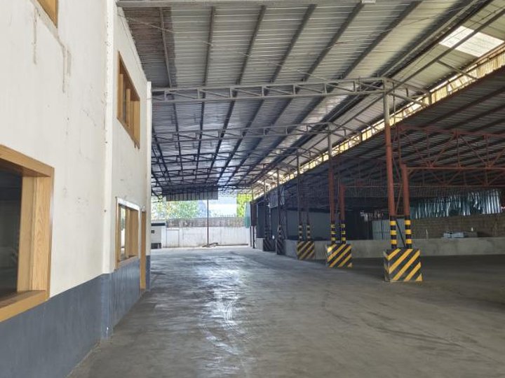 Open Warehouse in Carmona Business Park with attached office