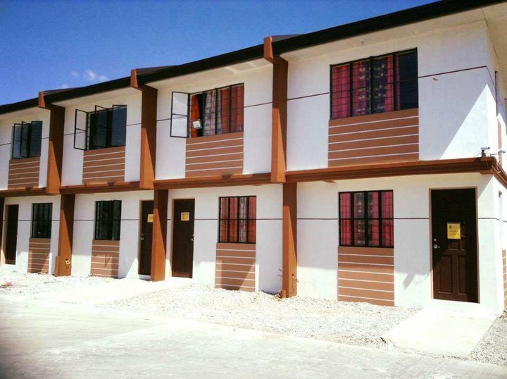 AFFORDABLE TOWNHOUSE IN IMUS CAVITE NEAR MOA House and Lot in Imus