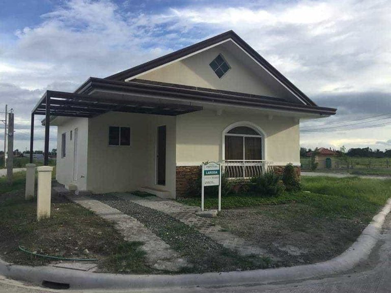House and Lot for sale in Sapalibutad Angeles City PampangaVery Spacio